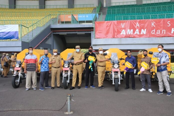 FOTO 27 Des_Bekasi bantuan baktor sampah