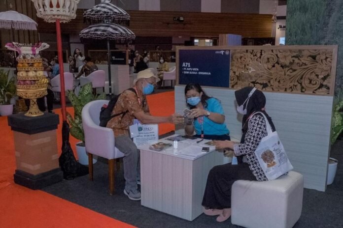 FOTO 16 Juni_Sandiaga pameran wisata BBTF
