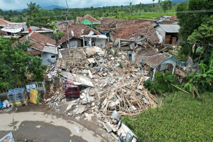 FOTO 27 Nov_BNPB bencana cianjur 4_Caption_Foto udara kondisi permukiman warga terdampak di Kecamatan Cugenang, Kabupaten Cianjur, Jawa Barat pada Sabtu (2611).