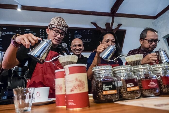 FOTO 5 Jan_Sandiaga kopi kintamani