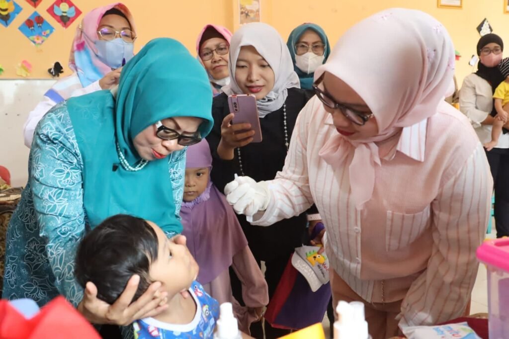 FOTO 4 April_Bekasi pemberian vaksin polio 3