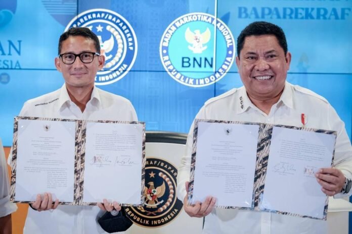 FOTO 30 Mei_(MenparekrafKabaparekraf) Sandiaga Salahuddin Uno dengan Kepala Badan Narkotika Nasional Petrus Reinhard Golose.