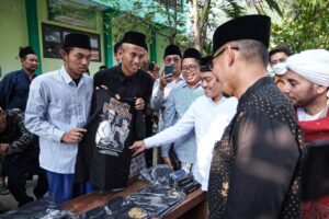 FOTO 16 Juli_Sandiaga produk ponpes