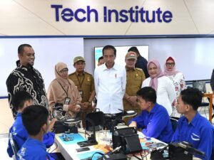 FOTO 21 Juli_Presiden Jokowi Apresiasi Penerapan Kebijakan “Link and Match” antara SMK dan Dunia Industri