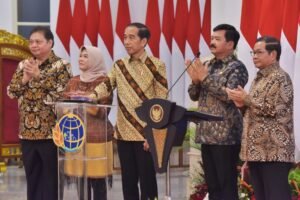 FOTO 5 Des_Presiden Jokowi meluncurkan sekaligus menyerahkan secara simbolis sertifikat tanah elektronik di seluruh tanah air di Istana Negara, Jakarta. (dok. humassetkab)