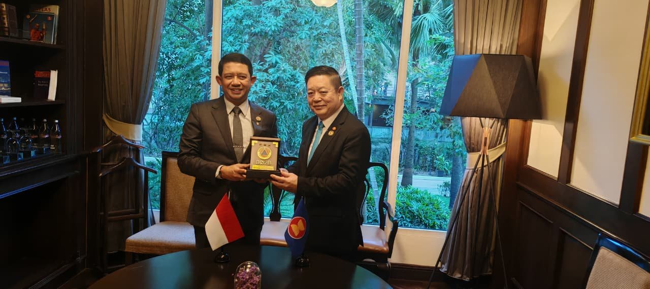 FOTO 18 Okt_Penyerahan ketua ASEAN Ministerial Meeting on Disaster Management (AMMDM) periode 2026