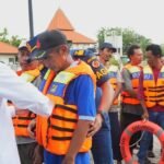 FOTO 21 Okt_Pemberian alat keselamatan berupa life jacket, life buoy dan menerbitkan E-Pass Kecil 3