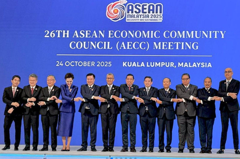 FOTO 25 Okt_Pertemuan ke-26 Dewan Masyarakat Ekonomi ASEAN (The 26th AEC Council Meeting) yang diselenggarakan di Kuala Lumpur, Malaysia