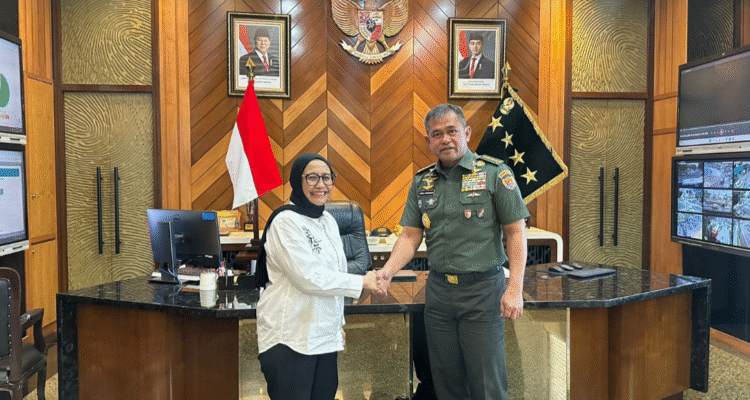 FOTO 31 Okt_Kepala Staf TNI Angkatan Darat (KSAD), Jenderal TNI Maruli Simanjuntak saat menerima kunjungan Wakil Kepala Badan Gizi Nasional (BGN) Nanik Sudaryati Deyang