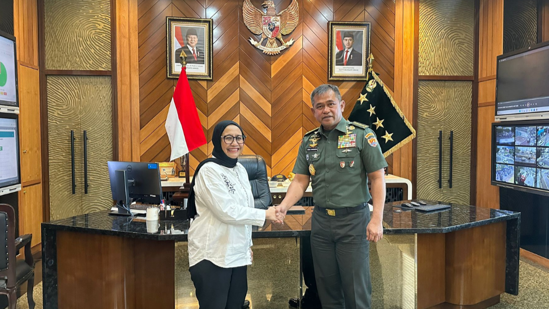 FOTO 31 Okt_Kepala Staf TNI Angkatan Darat (KSAD), Jenderal TNI Maruli Simanjuntak saat menerima kunjungan Wakil Kepala Badan Gizi Nasional (BGN) Nanik Sudaryati Deyang