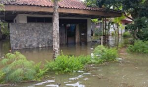 FOTO 16 Nov_Banjir yang merendam pemukiman warga di Kecamatan Paherang, Kabupaten Pangandaran, Jawa Barat