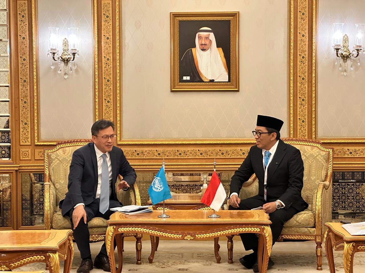 FOTO 26 Nov_Wakil Menteri Perindustrian (Wamenperin) Faisol Riza (kanan) dalam pertemuan United Nations Industrial Development Organization (UNIDO)