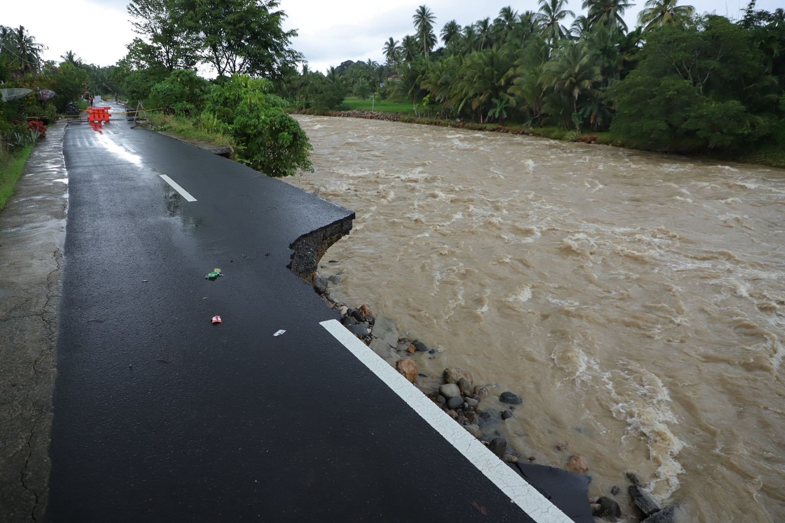FOTO 27 Nov_Salah satunya peninjauan jalan Jambak - Lubuk Simantung