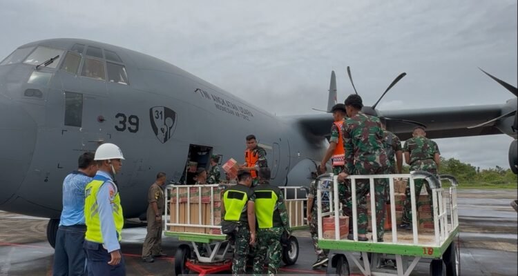 FOTO 29 Nov_Bantuan cepat yang dikirimkan atas instruksi Presiden Prabowo Subianto tiba di Bandara Internasional Minangkabau (BIM)