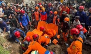 FOTO 3 Nov_Upaya pencarian dan pertolongan korban longsor di Desa Depok, Kecamatan Bendungan, Kabupaten Trenggalek, Jawa Timur