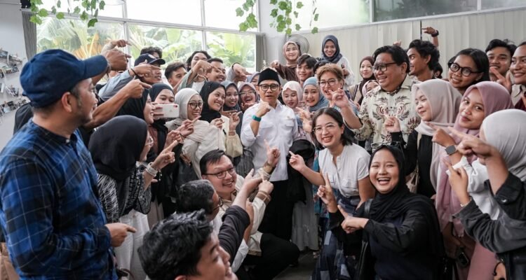 FOTO 5 Nov_Acara Dialog Bersama Menko PM Mewujudkan Ekonomi Kreatif Tangguh di Collabox Creative Space, Semarang, Jawa Tengah