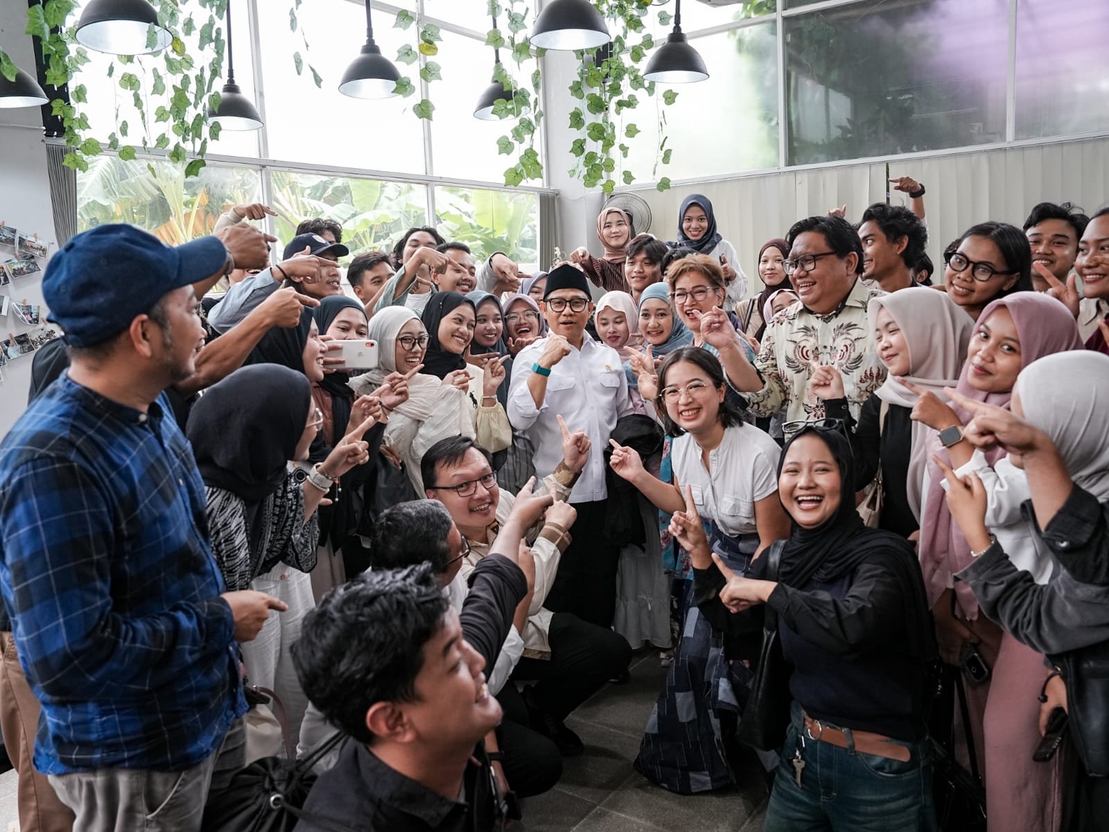 FOTO 5 Nov_Acara Dialog Bersama Menko PM Mewujudkan Ekonomi Kreatif Tangguh di Collabox Creative Space, Semarang, Jawa Tengah