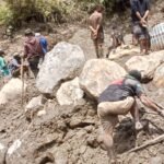 FOTO 5 Nov_Proses pencarian korban hilang dan evakuasi akibat banjir bandang di Kabupaten Nduga, Papua Pegunungan. (dok. bpbd