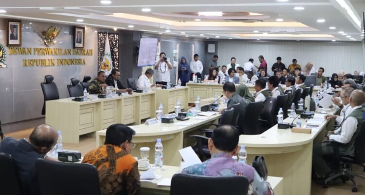 FOTO 5 Nov_Suasana rapat dengar pendapat Badan Nasional Penanggulangan Bencana (BNPB) dan Dewan Perwakilan Daerah