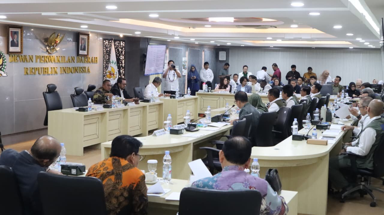 FOTO 5 Nov_Suasana rapat dengar pendapat Badan Nasional Penanggulangan Bencana (BNPB) dan Dewan Perwakilan Daerah