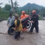 FOTO 7 Nov_Akses jalan warga terisolir akibat banjir lahar hujan (lahar dingin) Gunung Semeru di Kabupaten Lumajang, Jawa Timur. (dok.