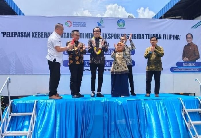 FOTO 8 Nov_Wakil Menteri Perindustrian Faisol Riza melepas ekspor pestisida ke Filipina. (dok. instagramfaisolriza.id)
