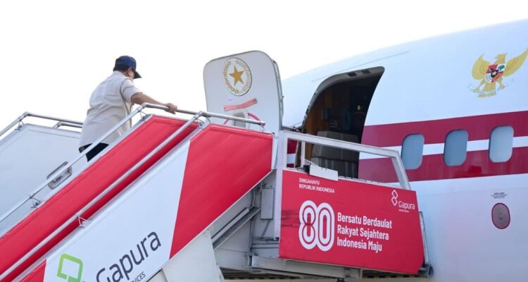 FOTO 1 Des_Presiden Prabowo Subianto menuju wilayah terdampak banjir di Pulau Sumatra pada Senin (1122025) sekitar pukul 06.00 WIB. (dok. setpres)