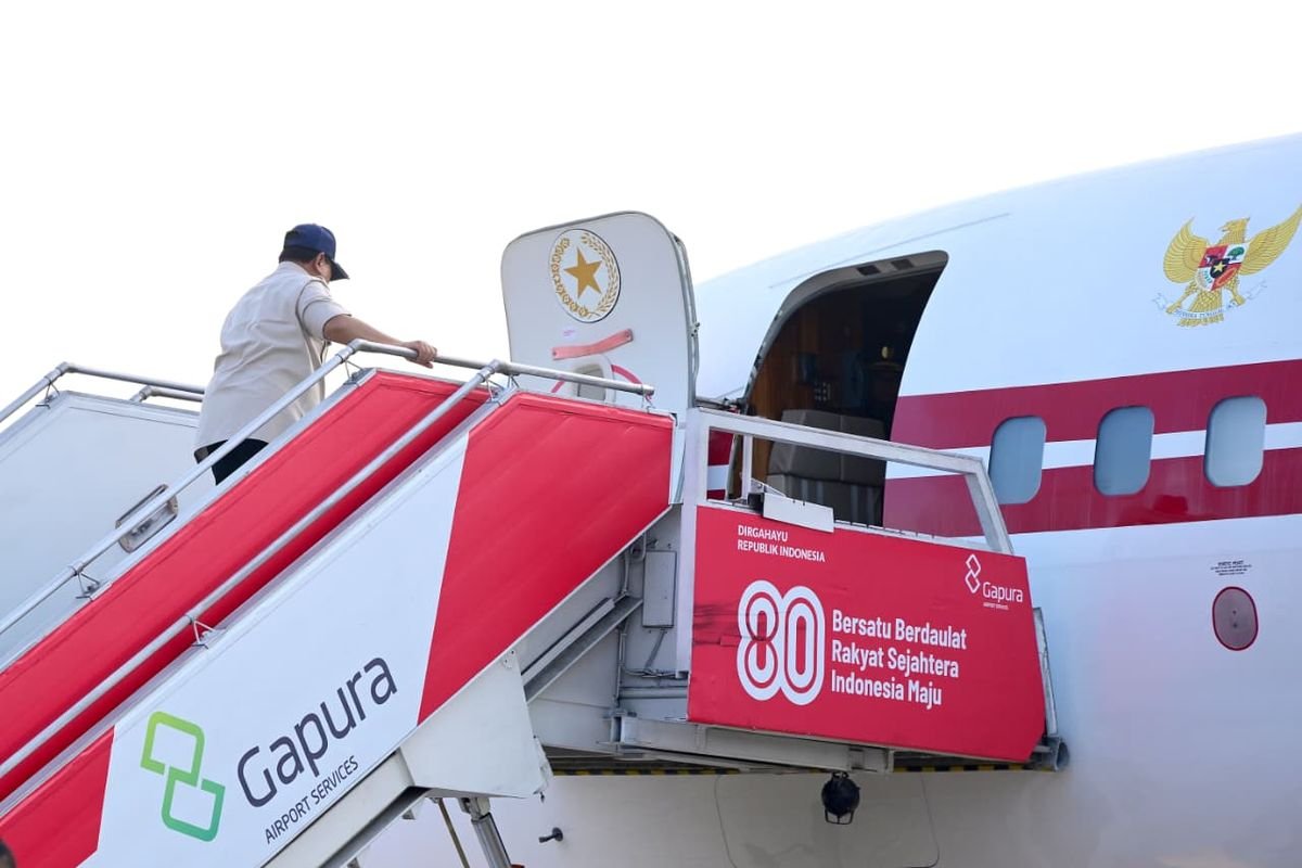 FOTO 1 Des_Presiden Prabowo Subianto menuju wilayah terdampak banjir di Pulau Sumatra pada Senin (1122025) sekitar pukul 06.00 WIB. (dok. setpres)