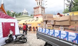 FOTO 10 Des_Bantuan logistik yang akan didistribusikan kepada warga terdampak bencana di Kecamatan Palembayan, Kabupaten Agam, Sumatra Barat