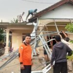 FOTO 13 Des_BPBD Kabupaten Lampung Selatan melakukan pendataan rumah terdampak angin kencang. dok. bpbdkabupaten