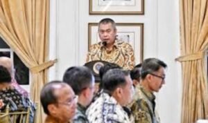 FOTO 14 Des_Menteri Perhubungan (Menhub) Dudy Purwagandhi pada kegiatan Evaluasi dan Tindak Lanjut Hasil Pemilihan Anggota ini