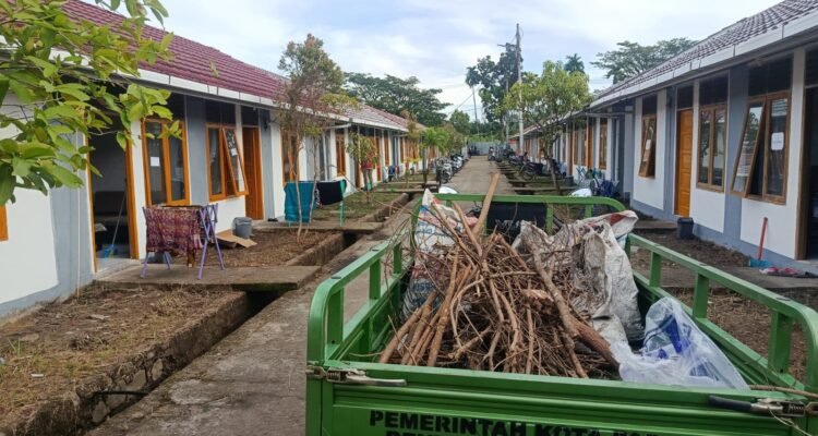 FOTO 15 Des_Kondisi hunian sementara (huntara) di Kampung Nelayan, Kecamatan Koto Tangah, Kota Padang, Provinsi Sumatra Barat. (dok. bnpb)