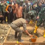 FOTO 15 Des_Peletakan batu pertama untuk Hunian Sementara bagi warga terdampak banjir dan tanah longsor di Kabupaten Padang Pariaman, Sumbar