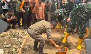 FOTO 15 Des_Peletakan batu pertama untuk Hunian Sementara bagi warga terdampak banjir dan tanah longsor di Kabupaten Padang Pariaman, Sumbar