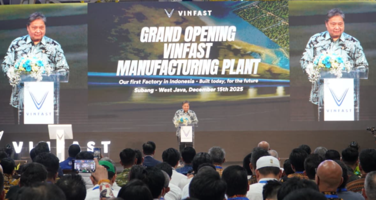 FOTO 16 Des_Menteri Koordinator Bidang Perekonomian Airlangga Hartarto dalam Grand Opening VinFast Manufacturing Plant di Subang, Jawa Barat.