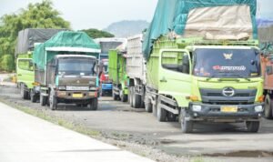 FOTO 21 Des_Angkutan barang tengah parkir. (dok. kemenhub)