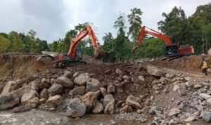 FOTO 22 Des_Penanganan putusnya jalan provinsi ruas Sicincin - Simpang Balingka di Kecamatan Malalak, Kabupaten Agam. (dok. pu.go.id