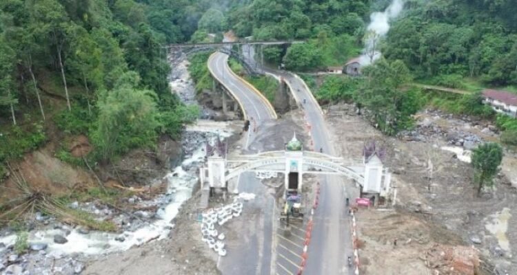 FOTO 23 Des_Jembatan Kembar Margayasa KM 67+000 di Silaiang Bawah, perbatasan Kota Padang Panjang dan Kabupaten Tanah Datar, Sumatra Barat. (pu.go.id)