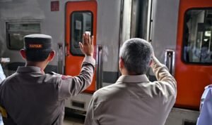 FOTO 23 Des_Pelepasan langsung keberangkatan perdana Angkutan Motor Gratis (Motis) dengan Kereta 2