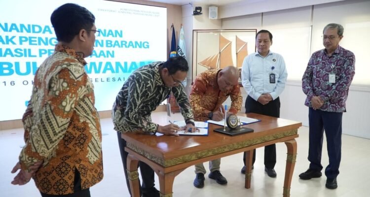 FOTO 23 Des_Penandatanganan kontrak pengadaan barang hasil pekerjaan pembangunan Pelabuhan Wanam 2