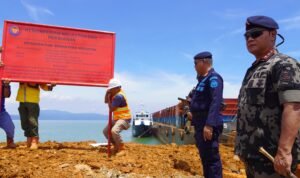 FOTO 24 Des_Aktivitas pemanfaatan ruang laut yang tidak sesuai ketentuan di tiga lokasi di wilayah Provinsi Sulawesi Tenggara. dok. kkp