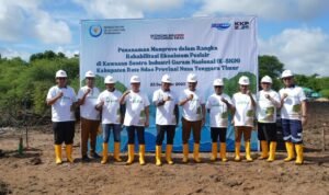 FOTO 27 Des_Penanaman mangrove di kawasan Sentra Industri Garam Nasional (K-SIGN), Kabupaten Rote Ndao, Provinsi Nusa Tenggara Timur. kkp