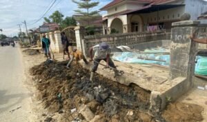 FOTO 27 Des_Petugas Dinas Pekerjaan Umum ini