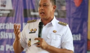 FOTO 27 Des_Wali Kota Kota Bekasi Tri Adhianto. (dok. bekasikota.go.id