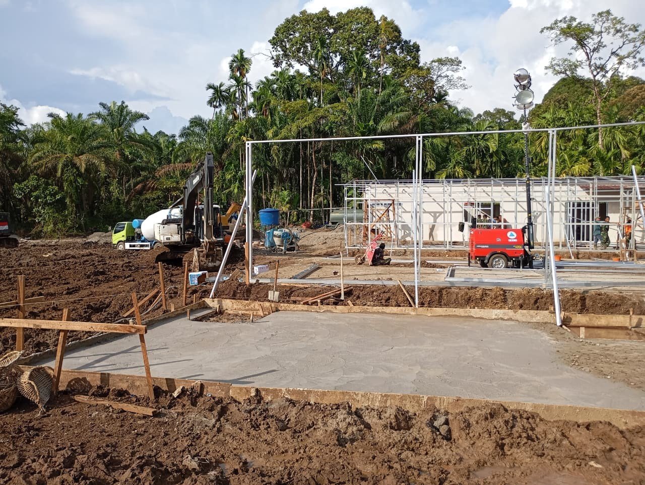 FOTO 28 Des_Progres pembangunan Huntara di SDN 05 Kayu Pasak, Jorong Kayu Pasak, Nagari Salareh Aia, Kecamatan Palembayan, Kabupaten Agam, Sumbar