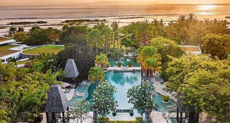 FOTO 28 Des_Salah satu hotel yang berada di kawasan The Nusa Dua Bali. (dok. itdc)