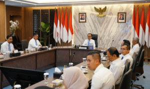 FOTO 29 Des_Sekretaris Kementerian Koordinator Bidang Perekonomian Susiwijono Moegiarso memimpin Apel Pagi Tutup Tahun 2025 di kantor Kemenko Perekonomian, Jakarta