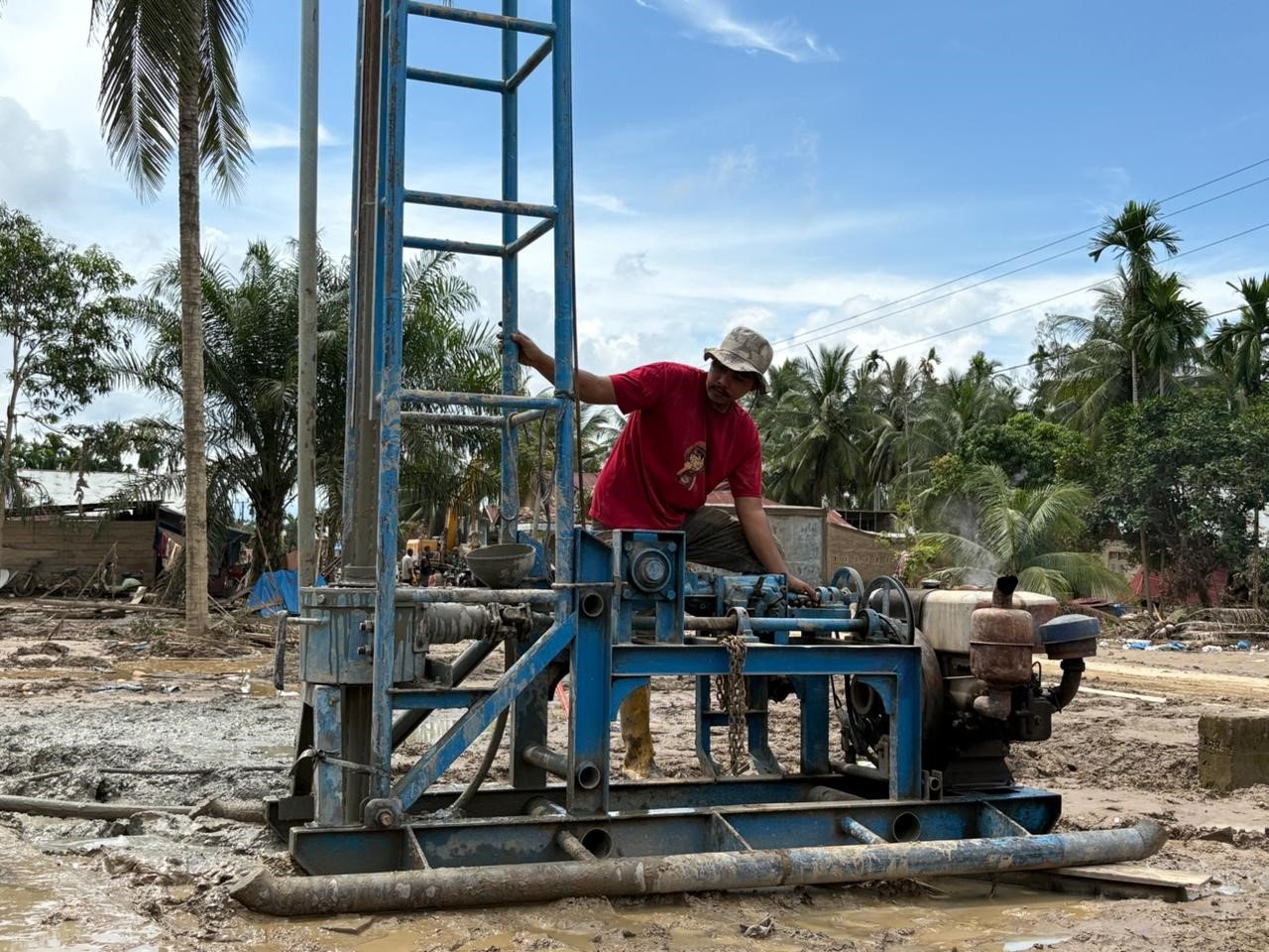 FOTO 30 Des_Pembuatan sumur bor di Gampong Rumoh Rayeuk, Kecamatan Langkahan, Kabupaten Aceh Utara. dok. bnpb