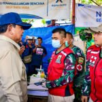 FOTO 31 Des_Presiden Prabowo Subianto meninjau Posko Kesehatan Kodam I Bukit Barisan yang terletak di Desa Batu Hula, Kecamatan Batang Toru, Kabupaten Tapanuli Selatan. setpres