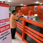 FOTO 5 Des_Pembagian Bantuan Sosial (Bansos) melalui PT Pos Indonesia. (dok. posindonesia)
